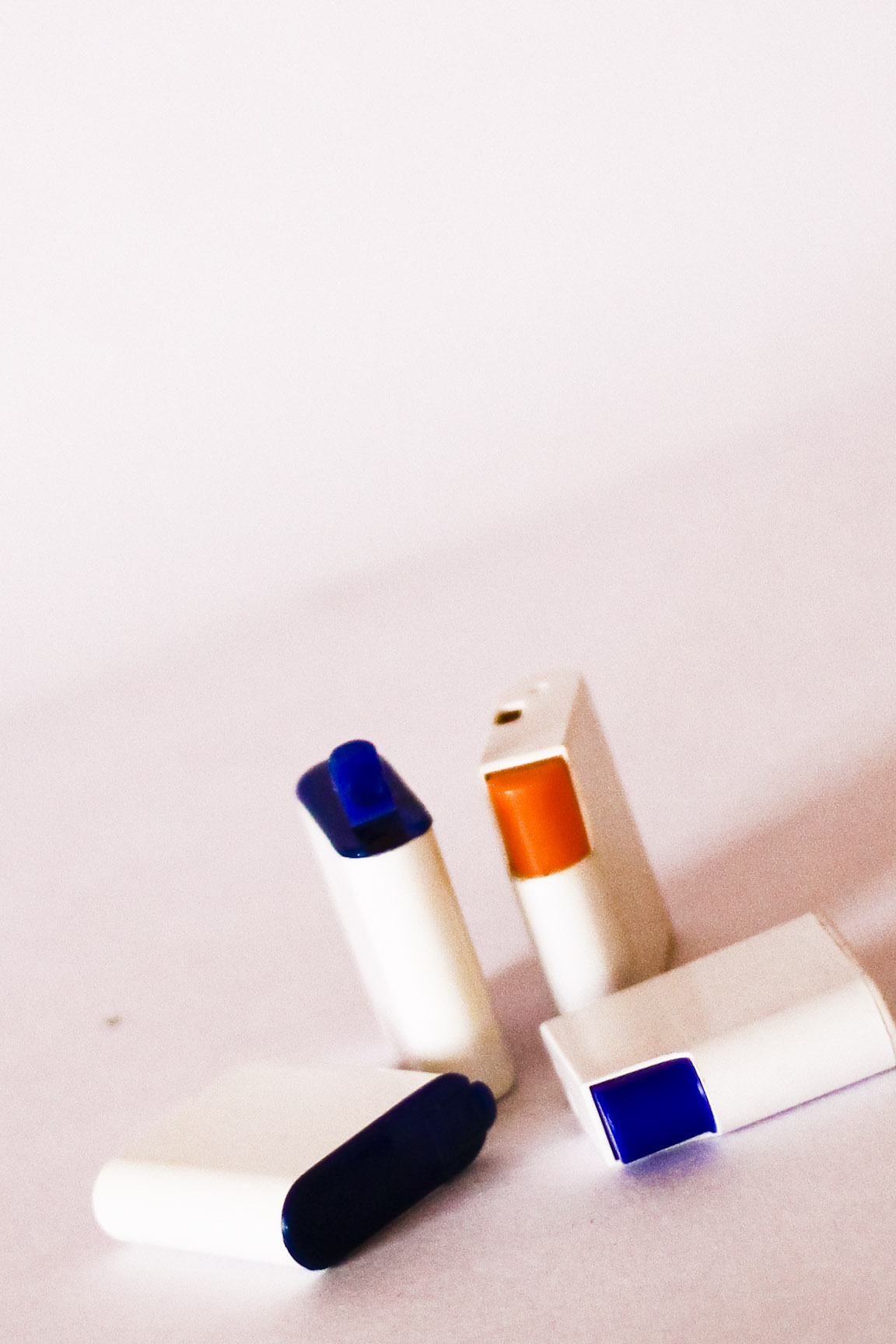 Tablet dispensers